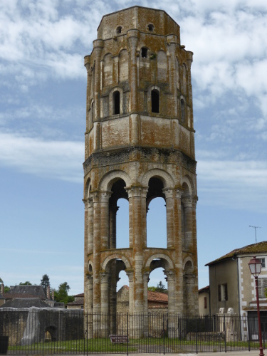 tour Charlemagne de Charroux