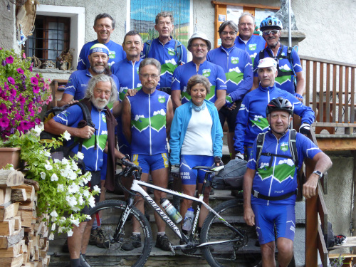 le groupe des 100 cols